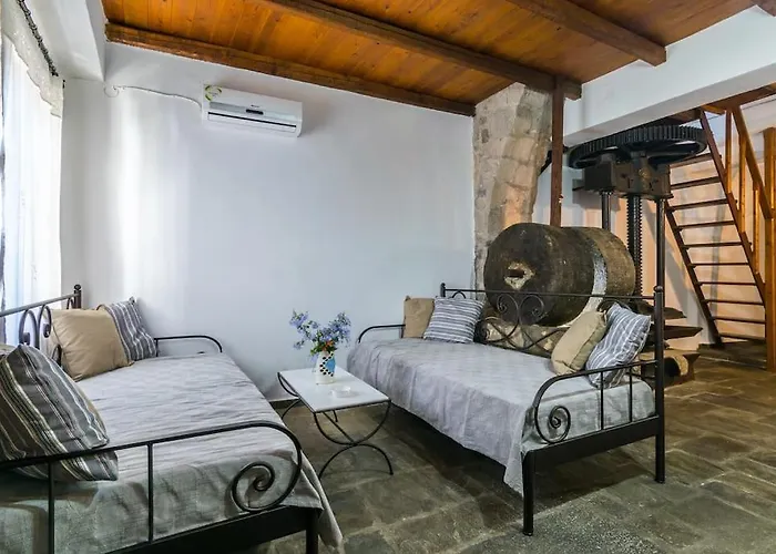 Semesterbostad Olive Tripiti